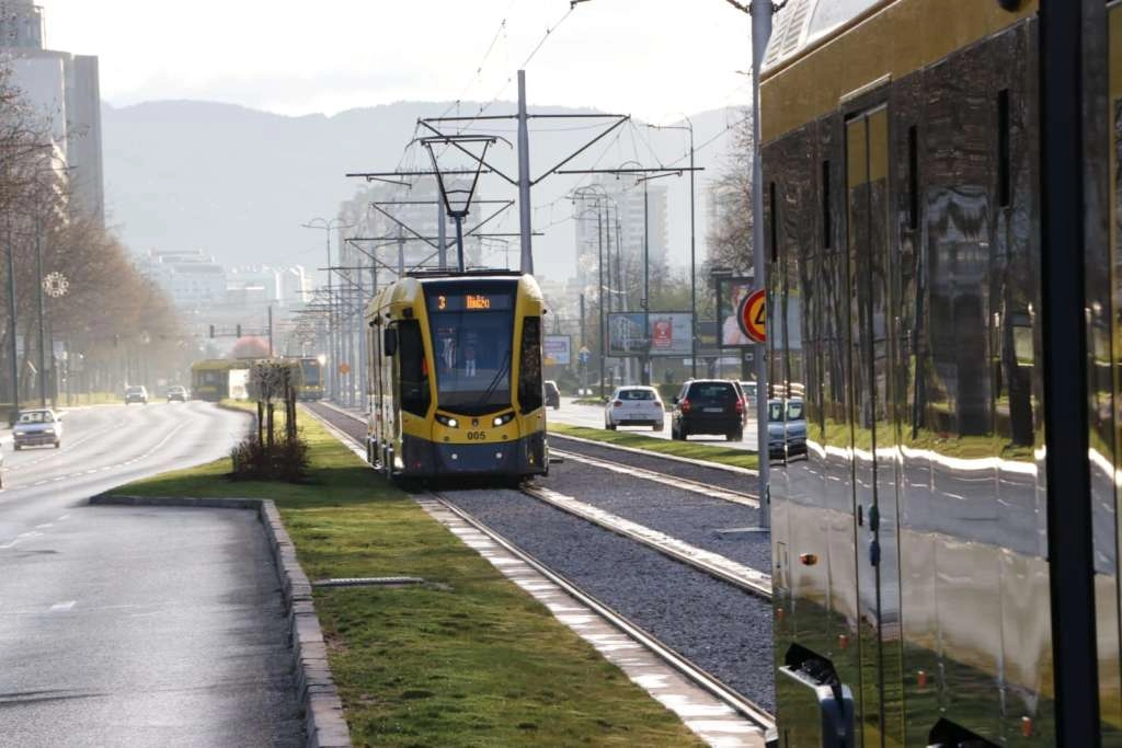 Nakon 40 godina Sarajevom voze novi tramvaji, prva tri Stadlera od jutros u prometu